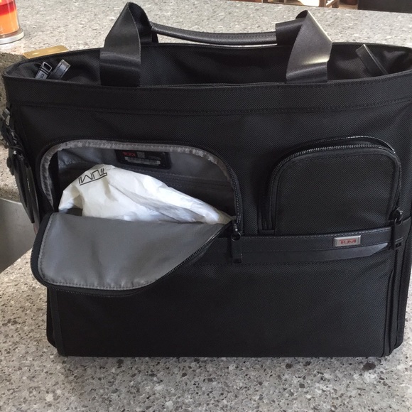 tumi alpha 3 expandable tote